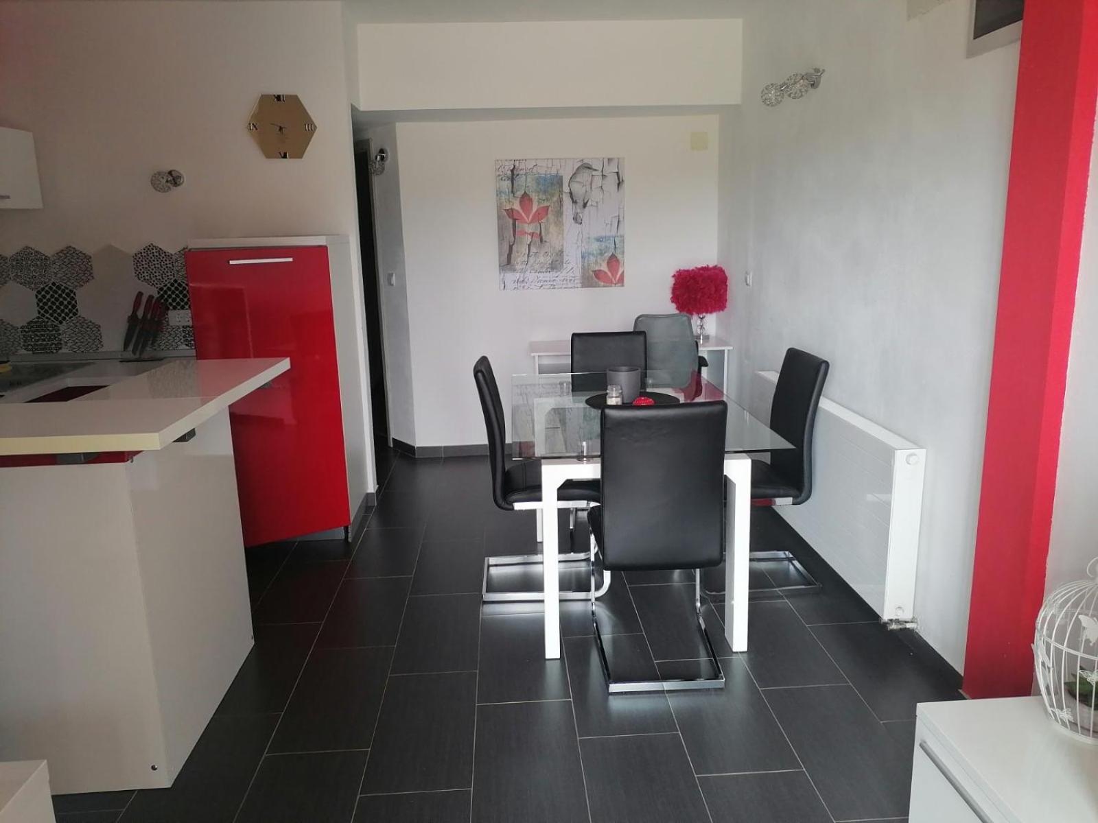 Apartments Matelici Divsici Luaran gambar