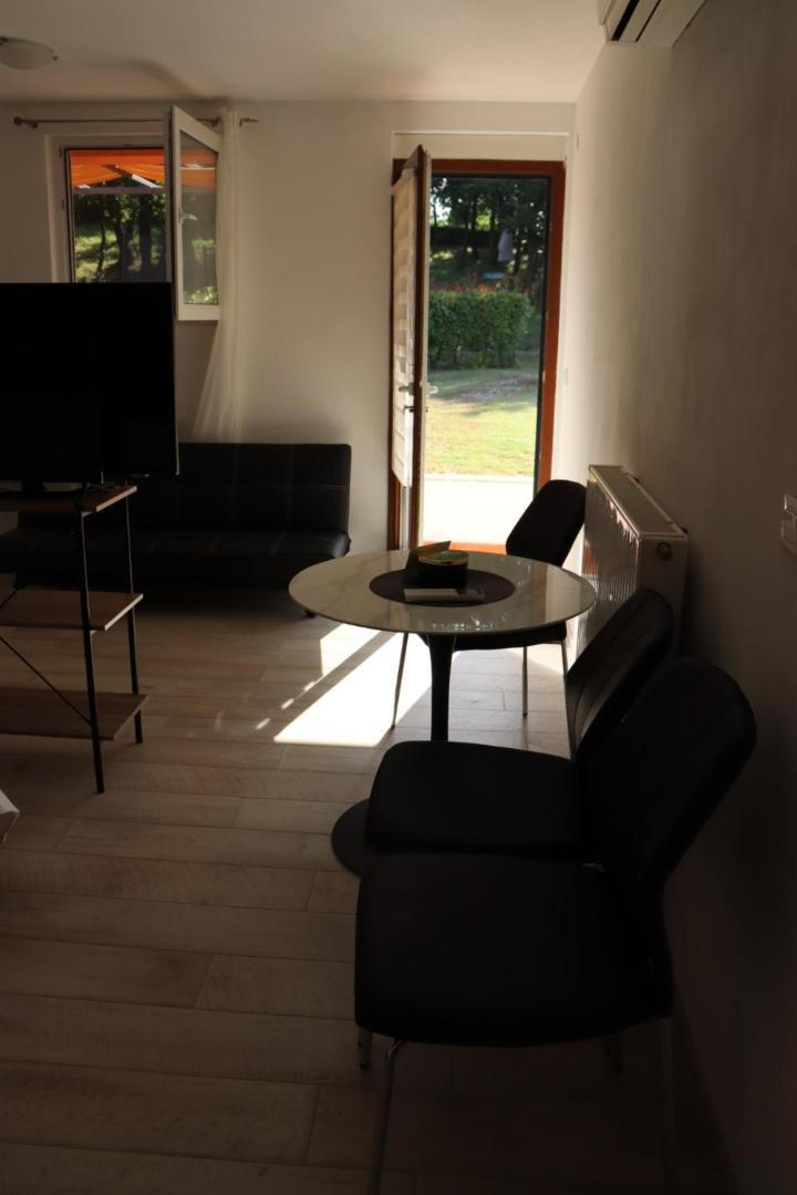 Apartments Matelici Divsici Luaran gambar