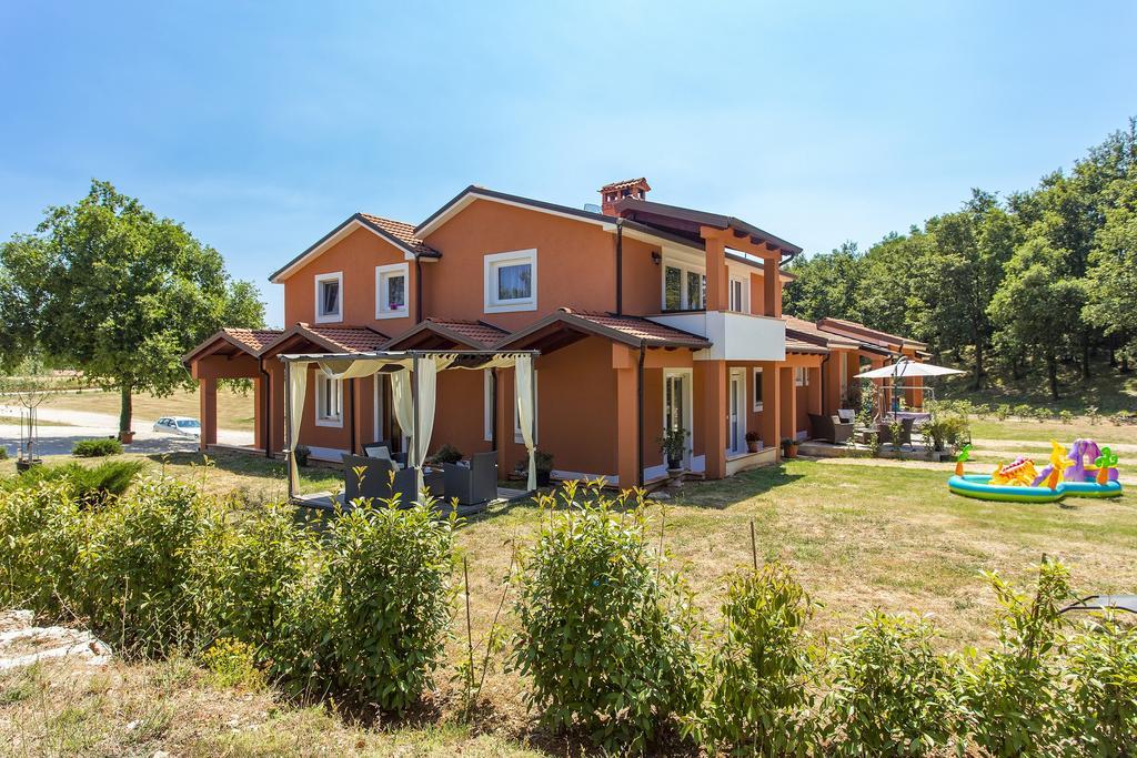 Apartments Matelici Divsici Luaran gambar