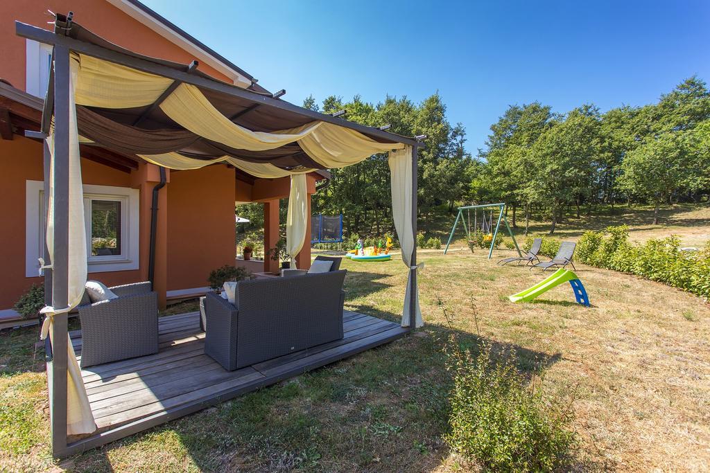 Apartments Matelici Divsici Luaran gambar