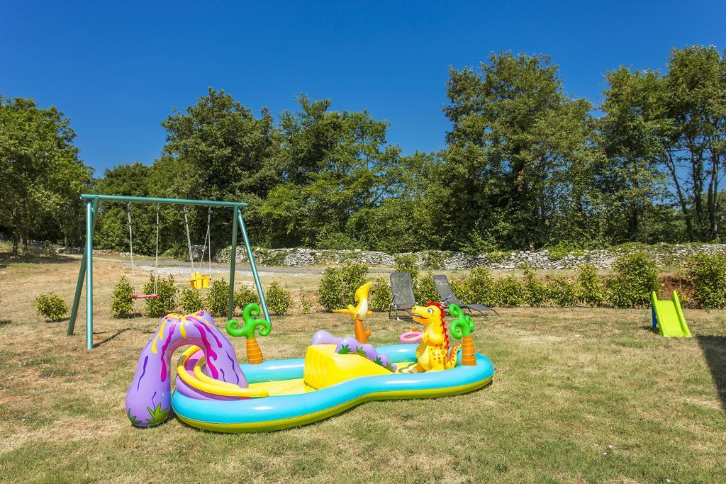 Apartments Matelici Divsici Luaran gambar