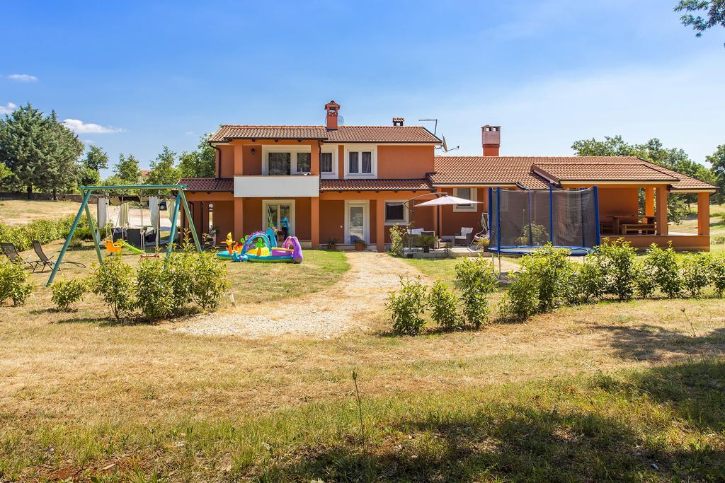 Apartments Matelici Divsici Luaran gambar