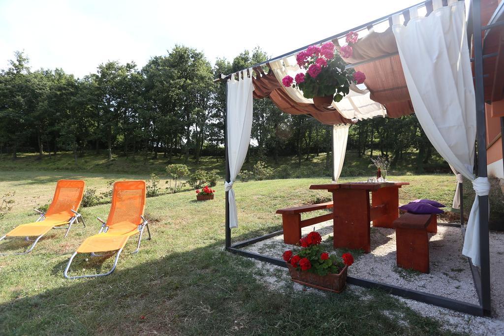 Apartments Matelici Divsici Luaran gambar